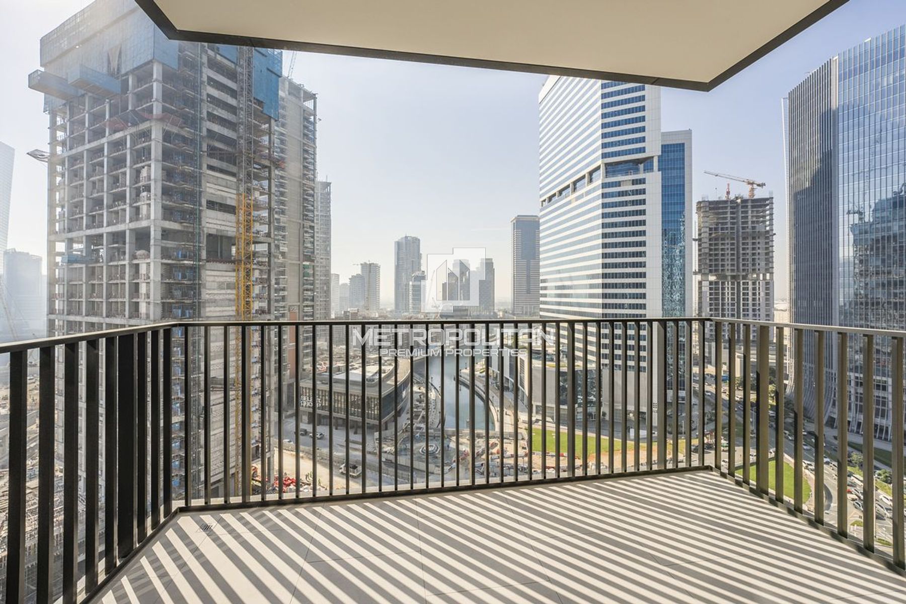 Spacious Layout | 2 Bathrooms| Vacant From October