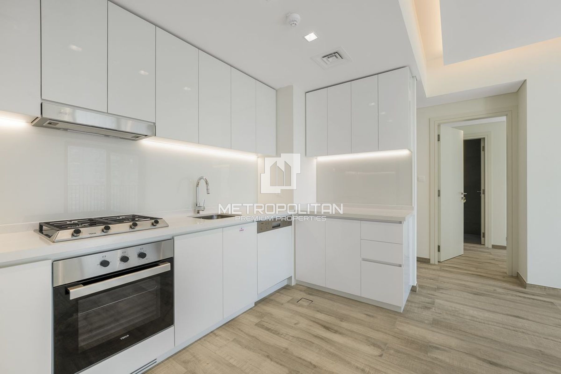 Spacious Layout | 2 Bathrooms| Vacant From October