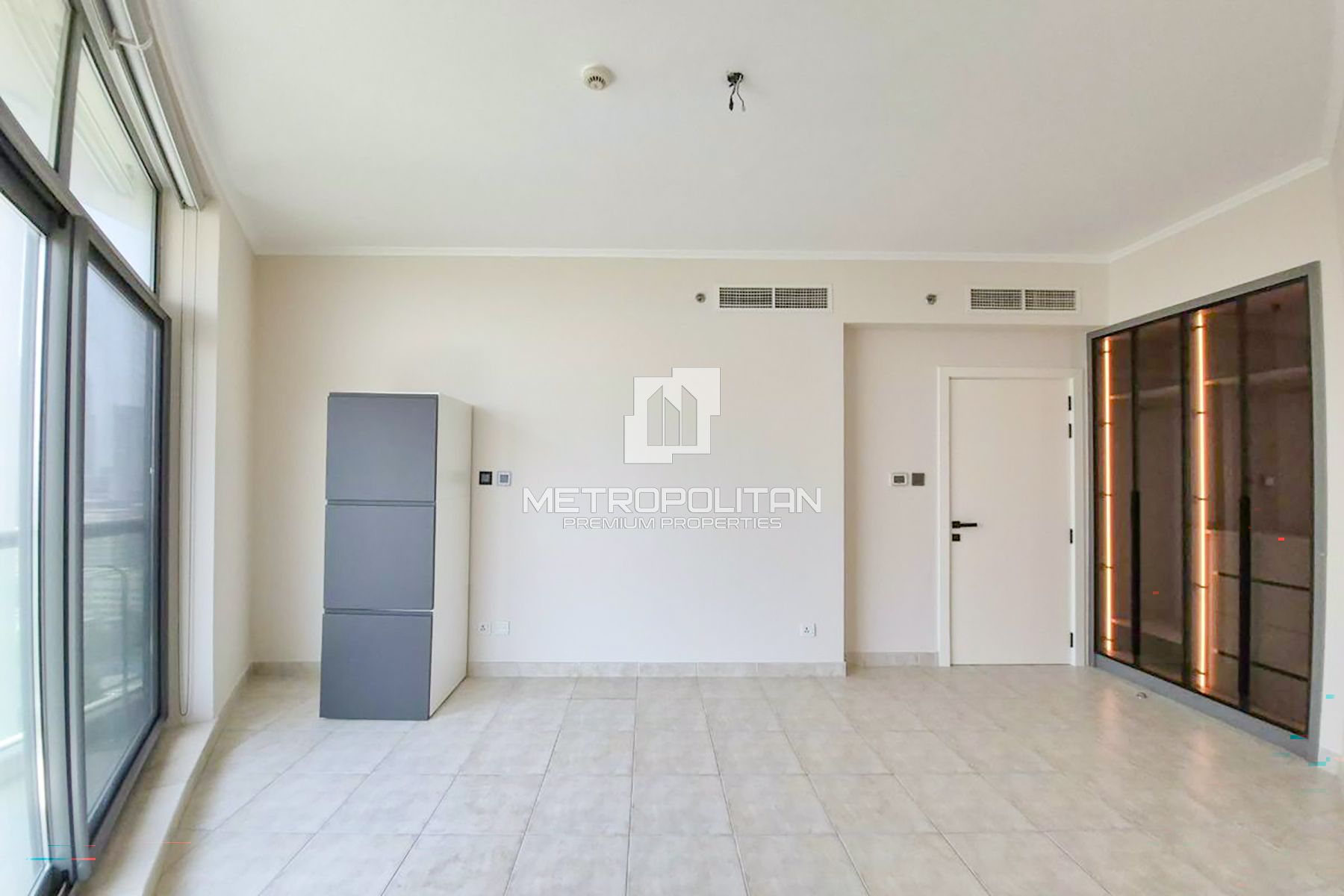 Spacious 3BR | Sea & Skyline View | Upgraded