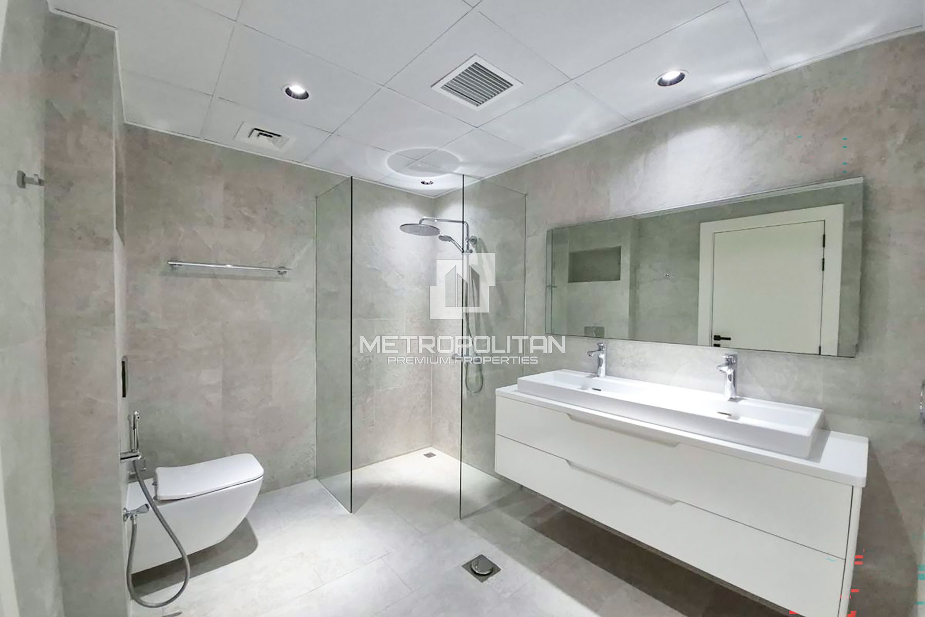 Spacious 3BR | Sea & Skyline View | Upgraded