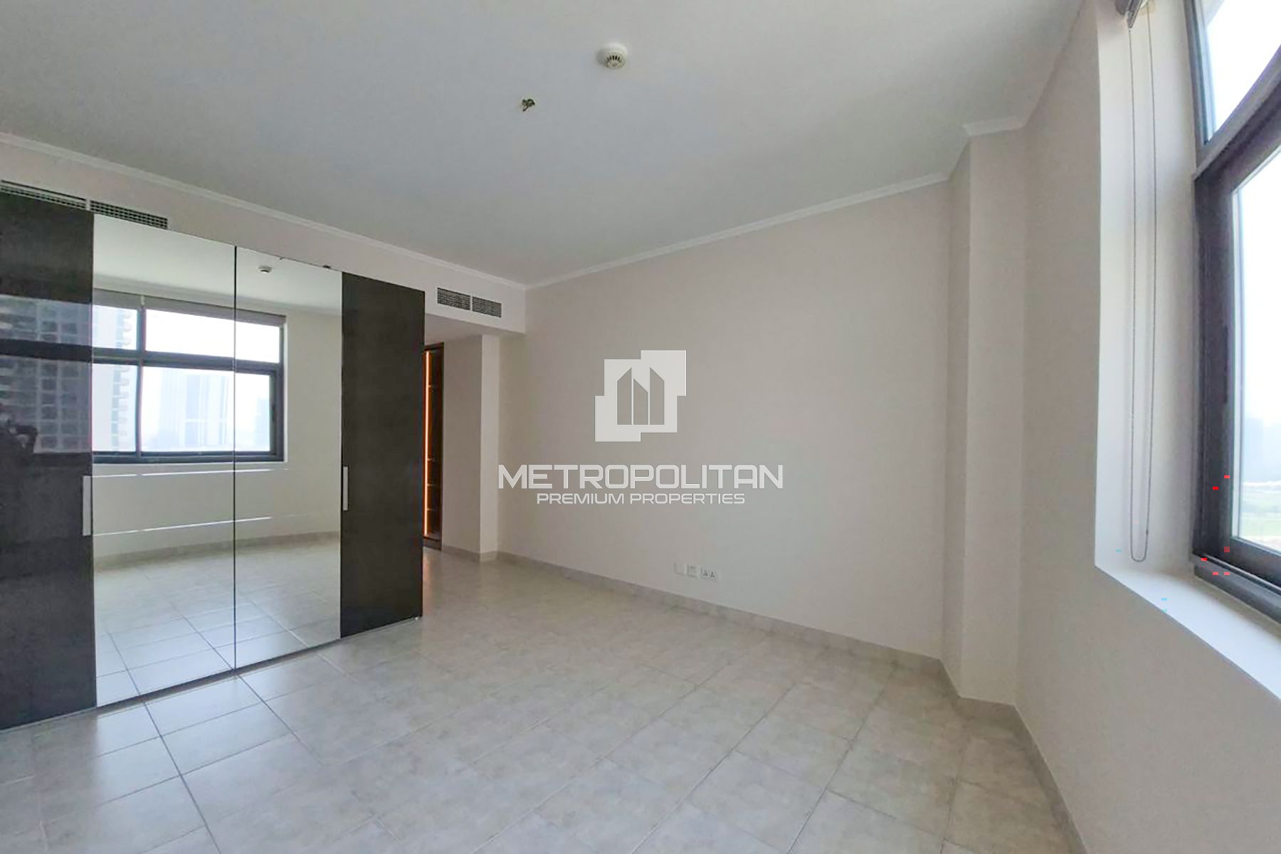 Spacious 3BR | Sea & Skyline View | Upgraded