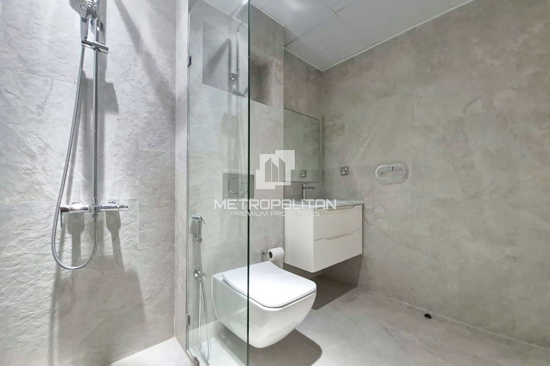 Spacious 3BR | Sea & Skyline View | Upgraded