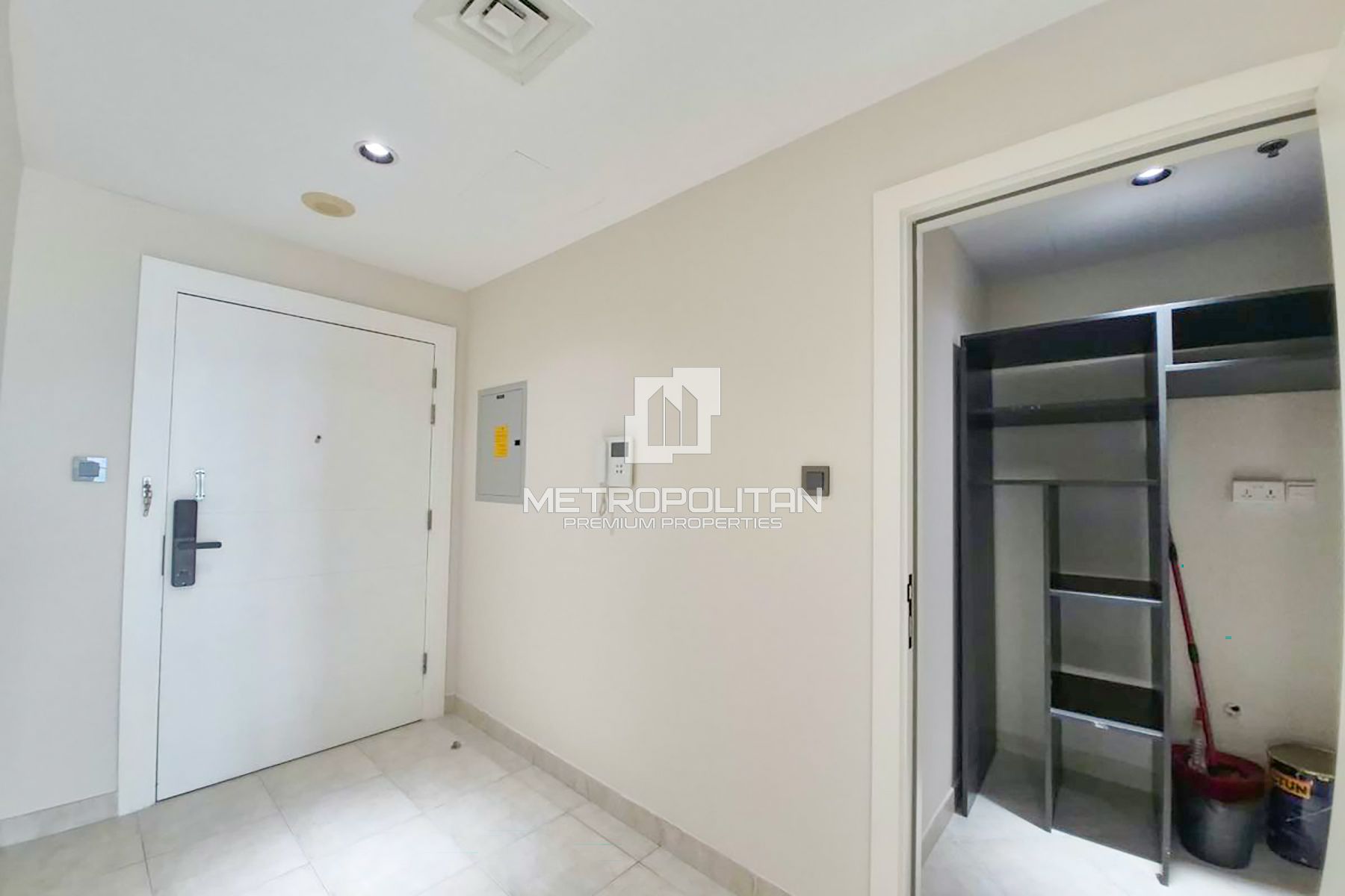Spacious 3BR | Sea & Skyline View | Upgraded