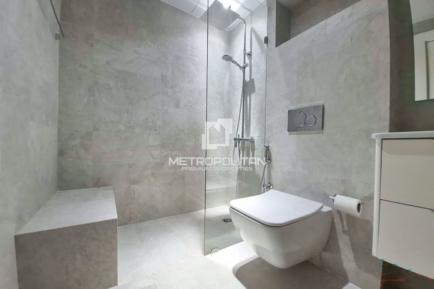 Spacious 3BR | Sea & Skyline View | Upgraded