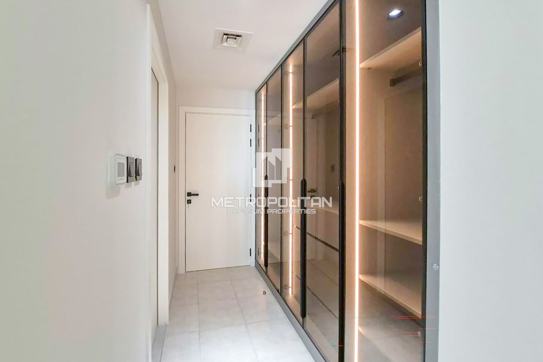 Spacious 3BR | Sea & Skyline View | Upgraded