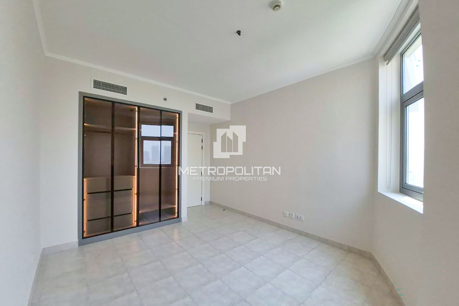 Spacious 3BR | Sea & Skyline View | Upgraded