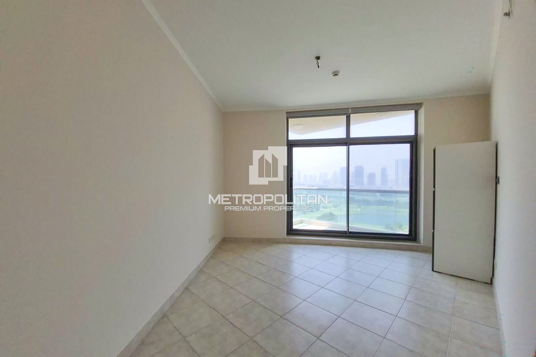 Spacious 3BR | Sea & Skyline View | Upgraded