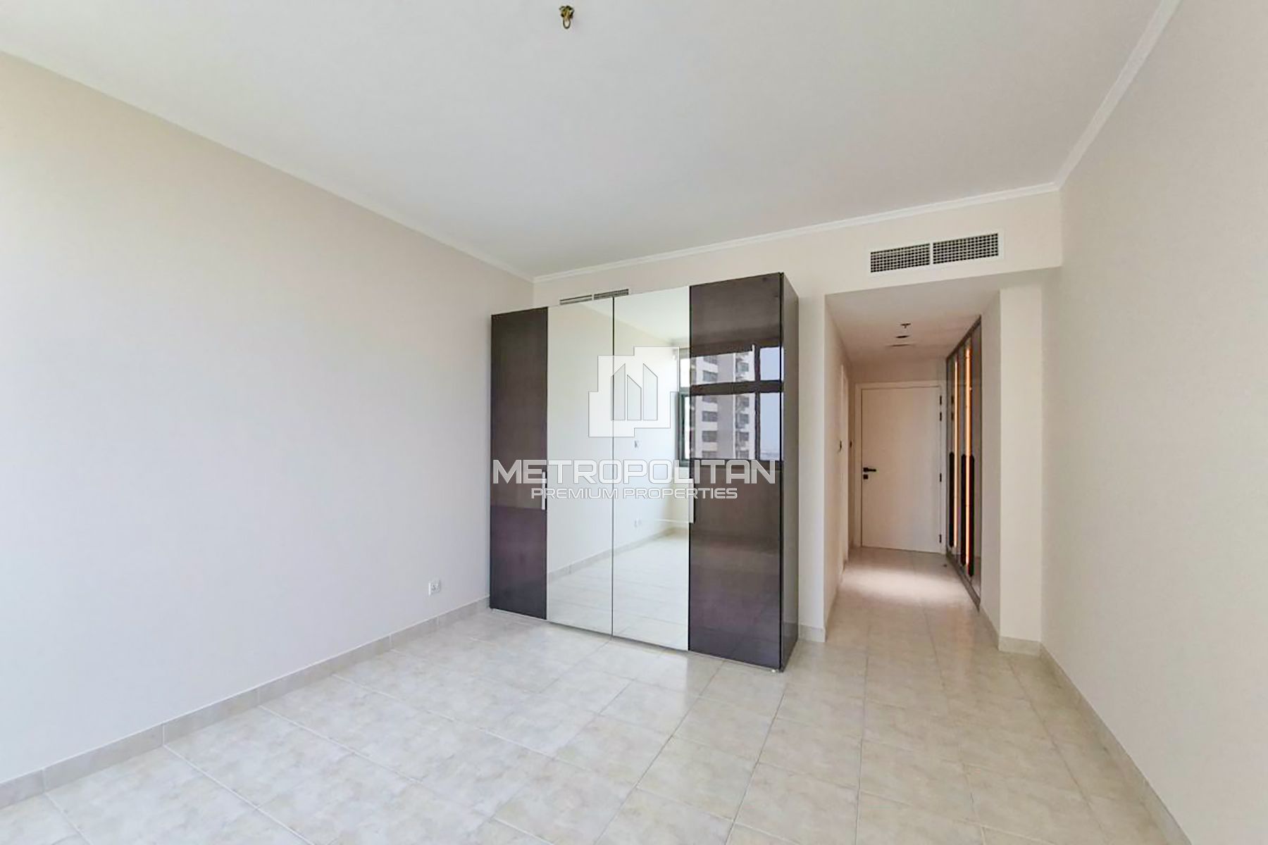 Spacious 3BR | Sea & Skyline View | Upgraded