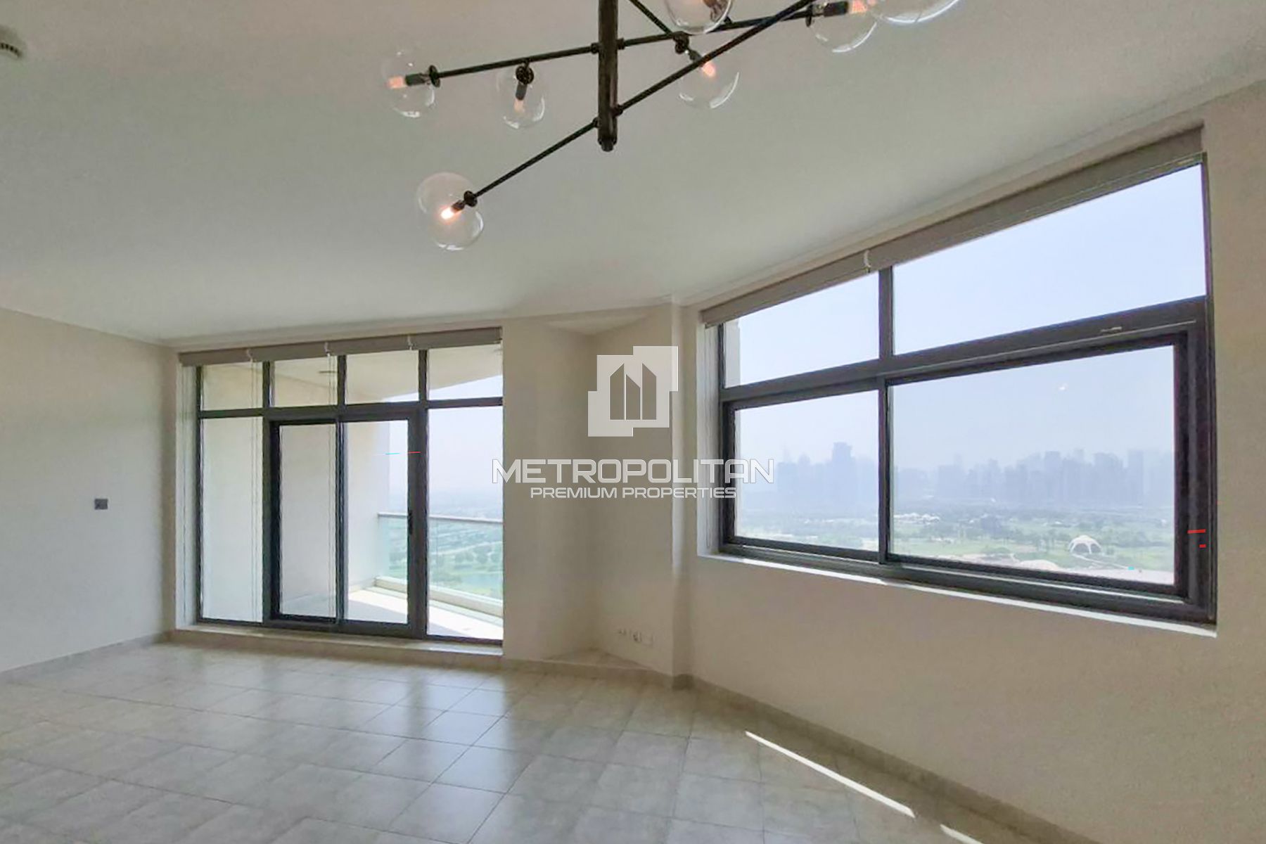 Spacious 3BR | Sea & Skyline View | Upgraded