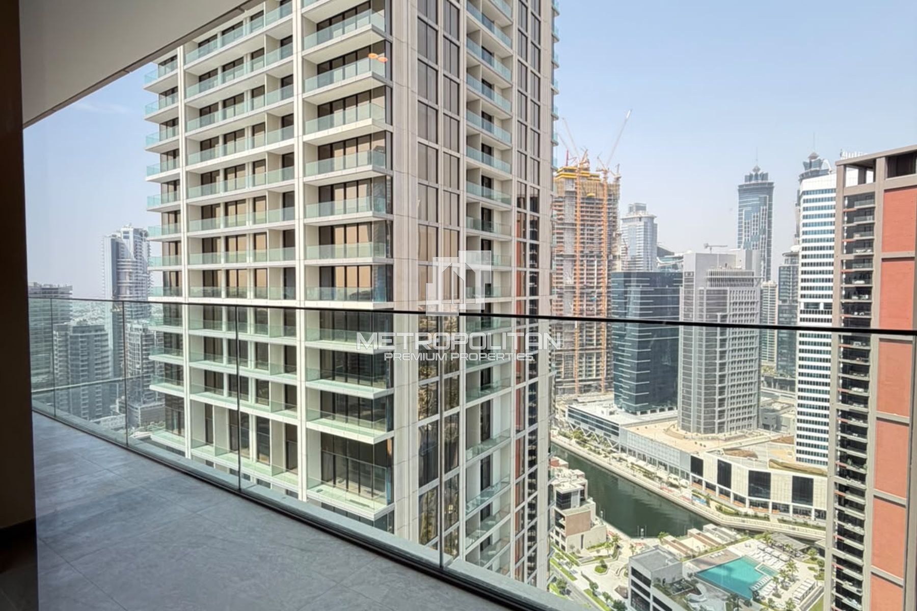 Снять квартиру в Peninsula Four, Business Bay - MPR-10889