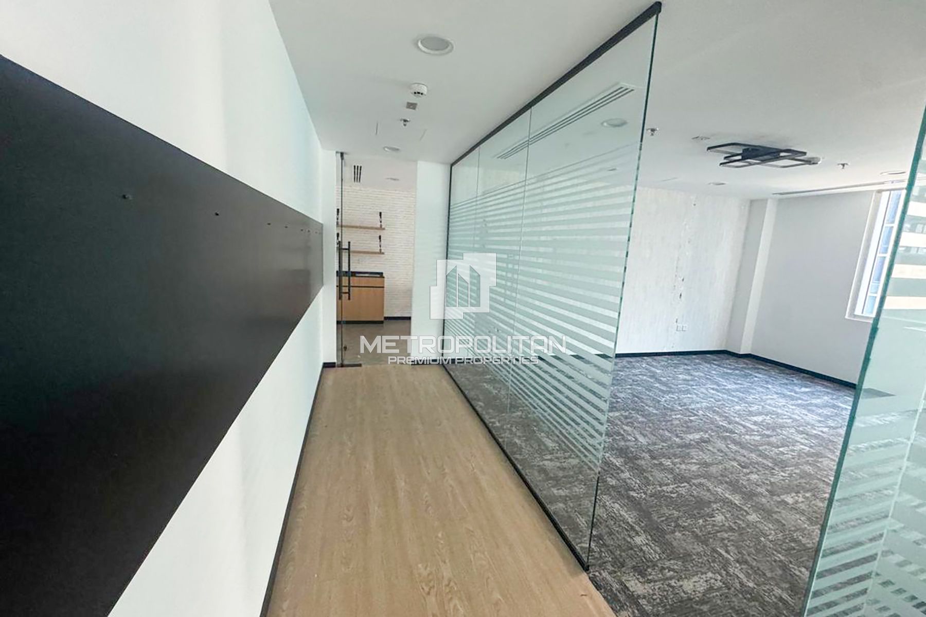 Prime Office | 7 Dedicated Parking Spaces