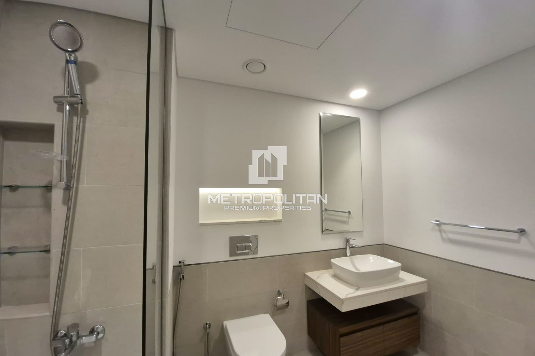 Spacious | Private Garden | Unfurnished | Vacant
