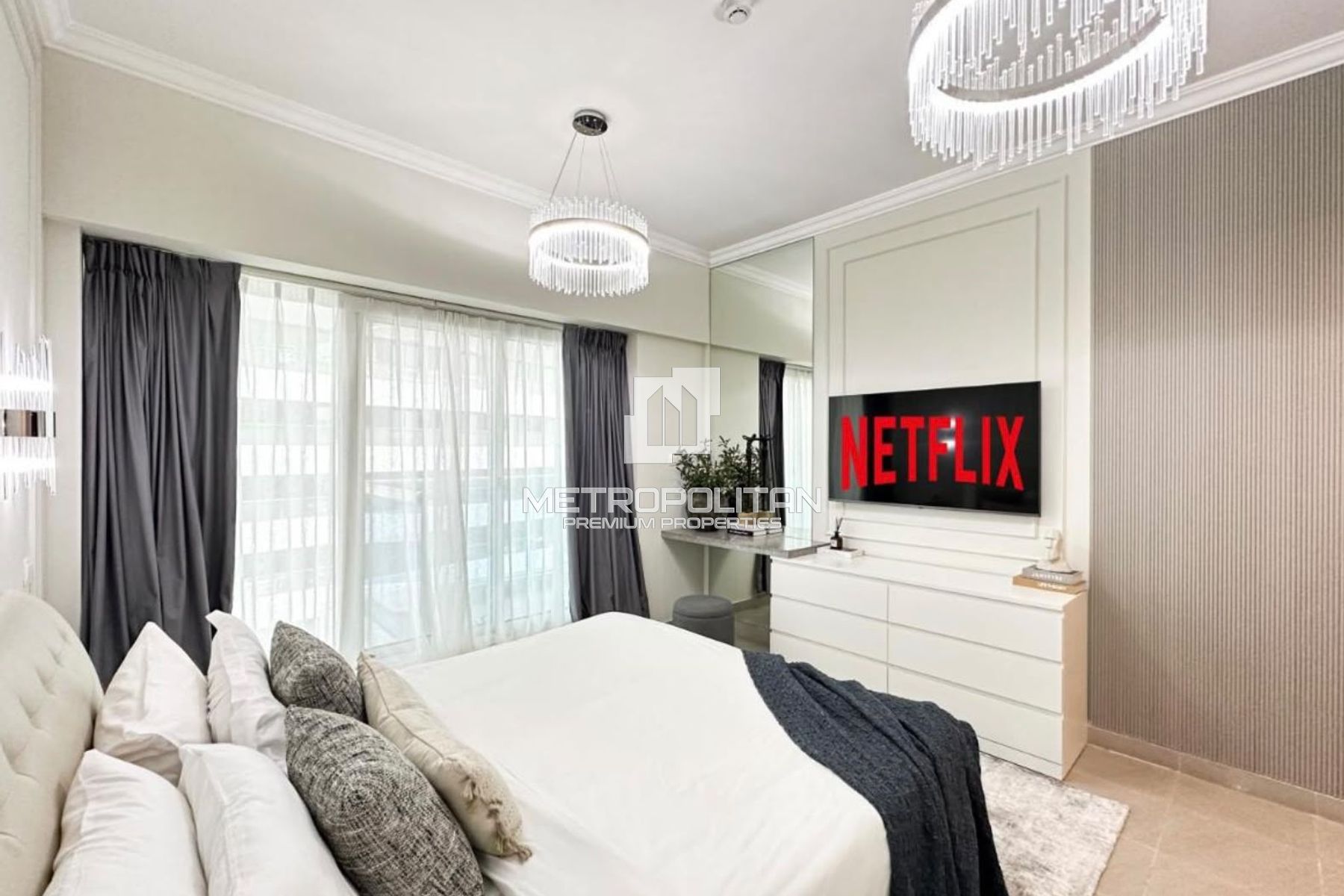 Stunning Upgraded Fully Furnished 1 Bedroom