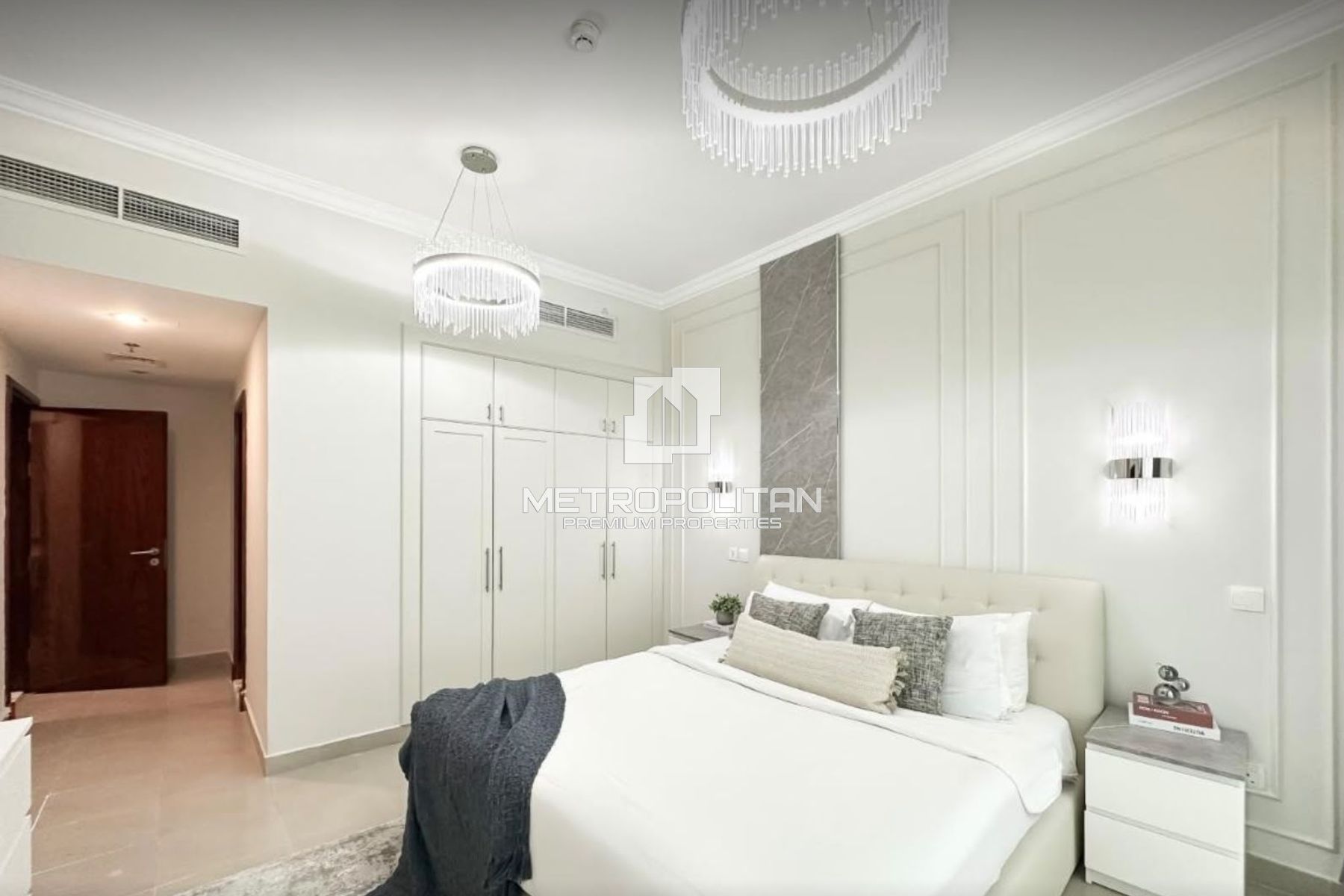 Stunning Upgraded Fully Furnished 1 Bedroom