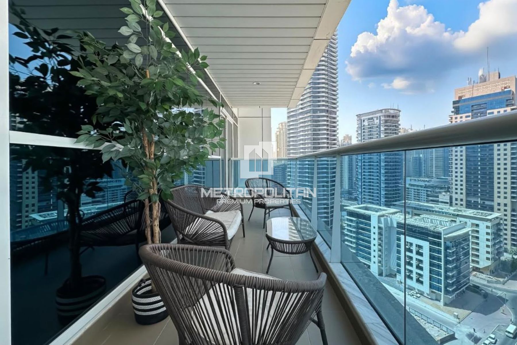 Stunning Upgraded Fully Furnished 1 Bedroom