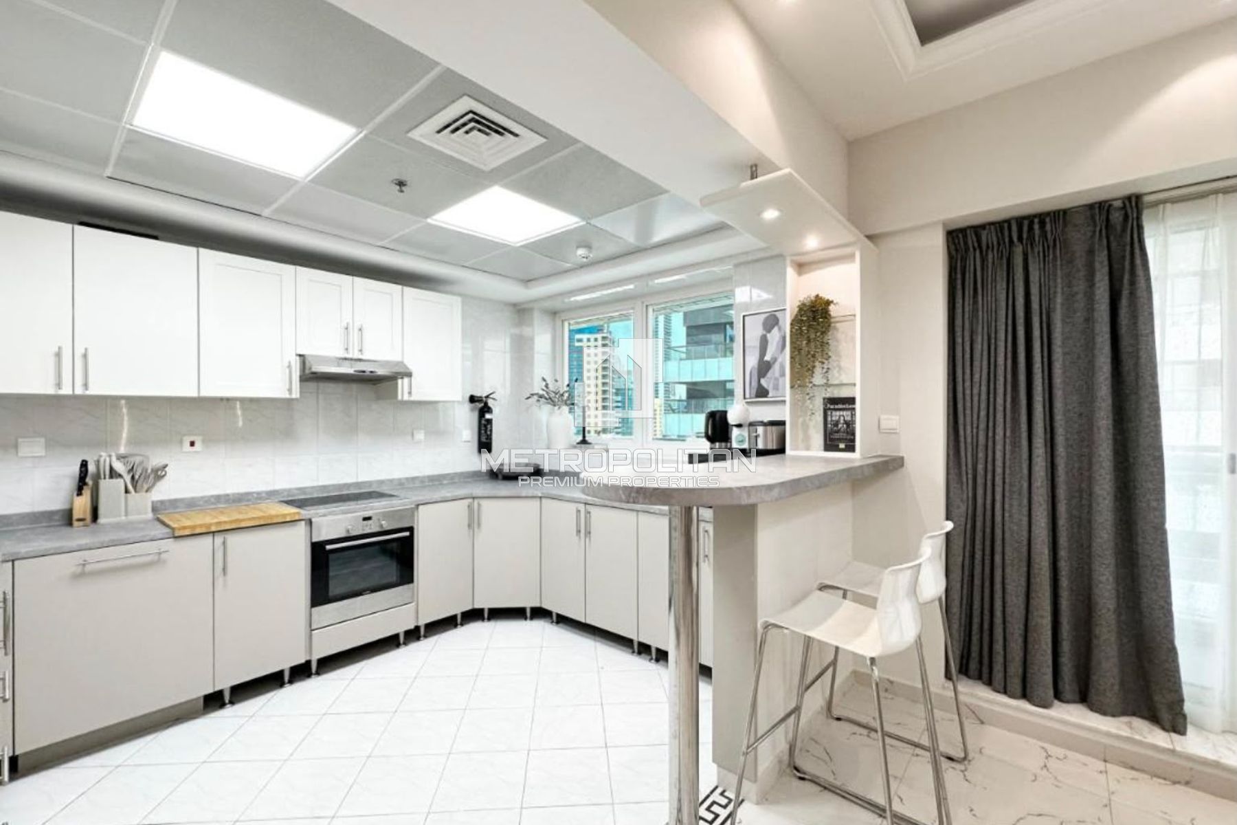 Stunning Upgraded Fully Furnished 1 Bedroom
