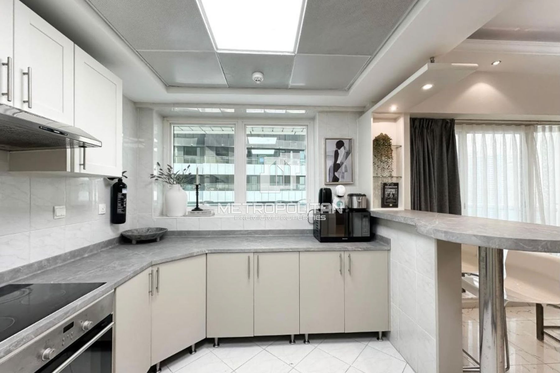 Stunning Upgraded Fully Furnished 1 Bedroom