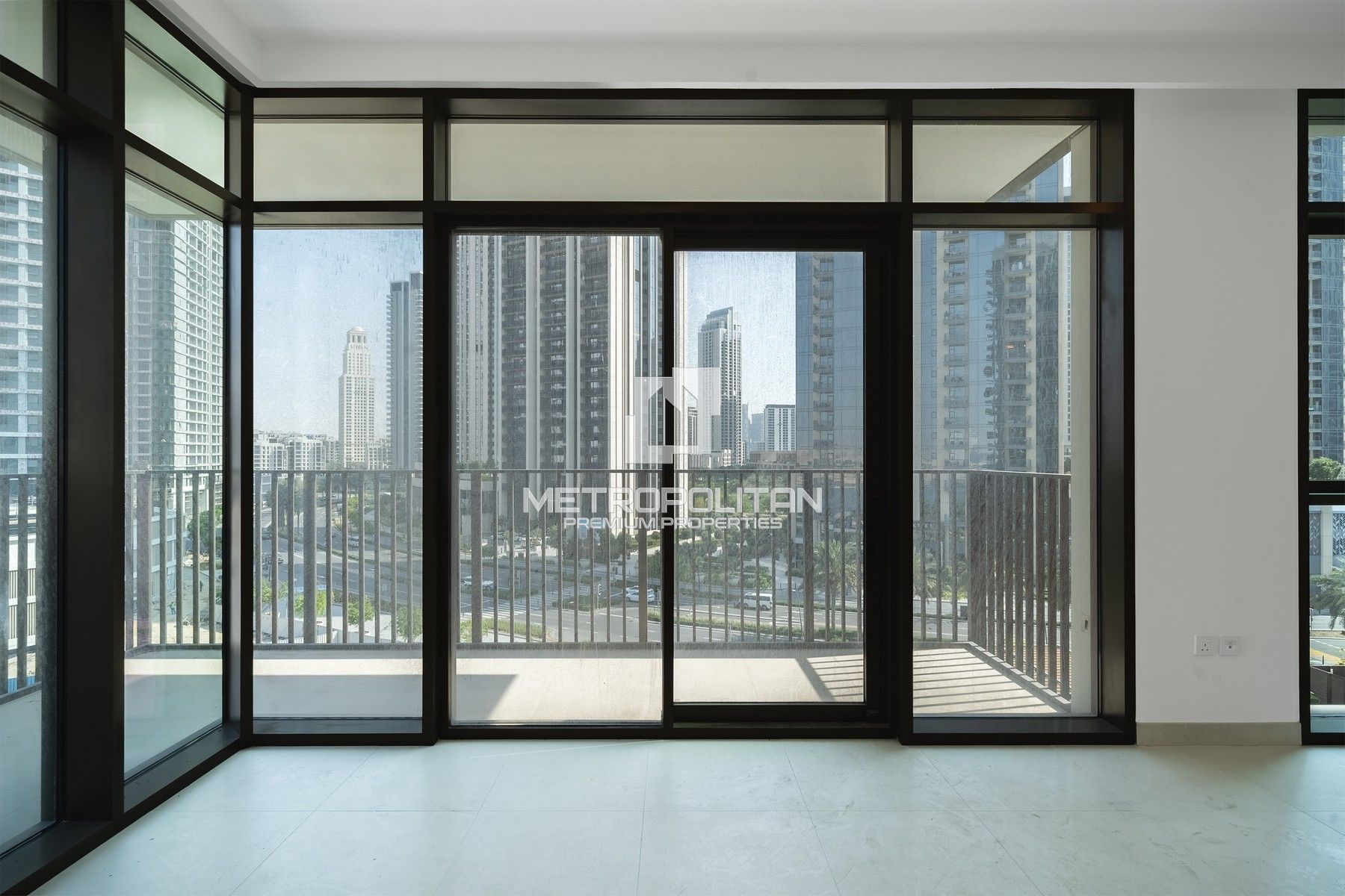 Spacious Corner Layout | Vacant Now| High Floor