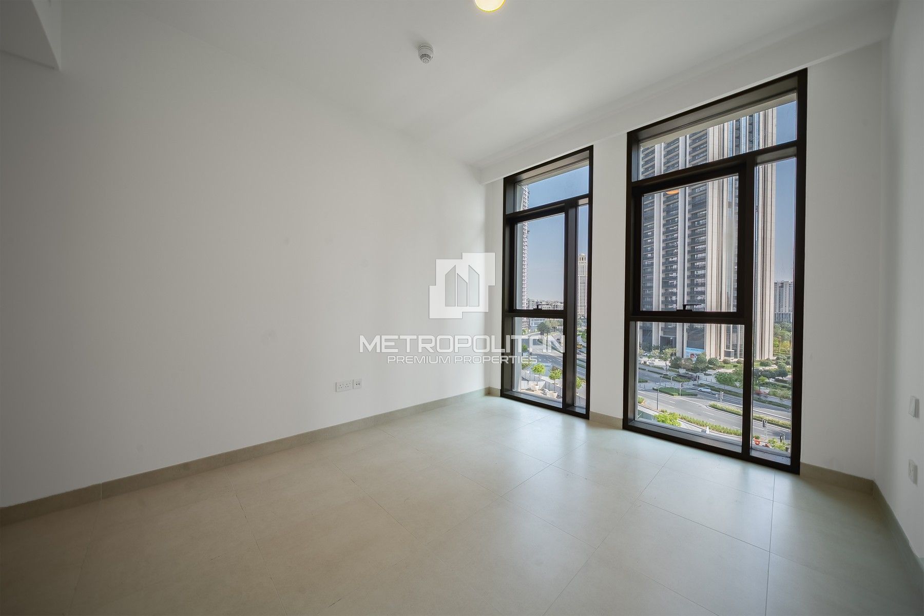 Spacious Corner Layout | Vacant Now| High Floor