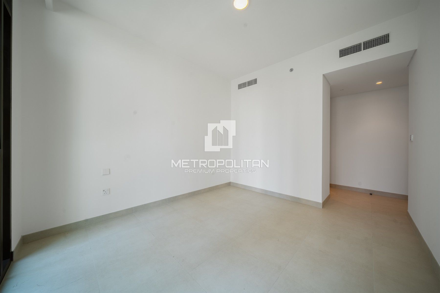 Spacious Corner Layout | Vacant Now| High Floor