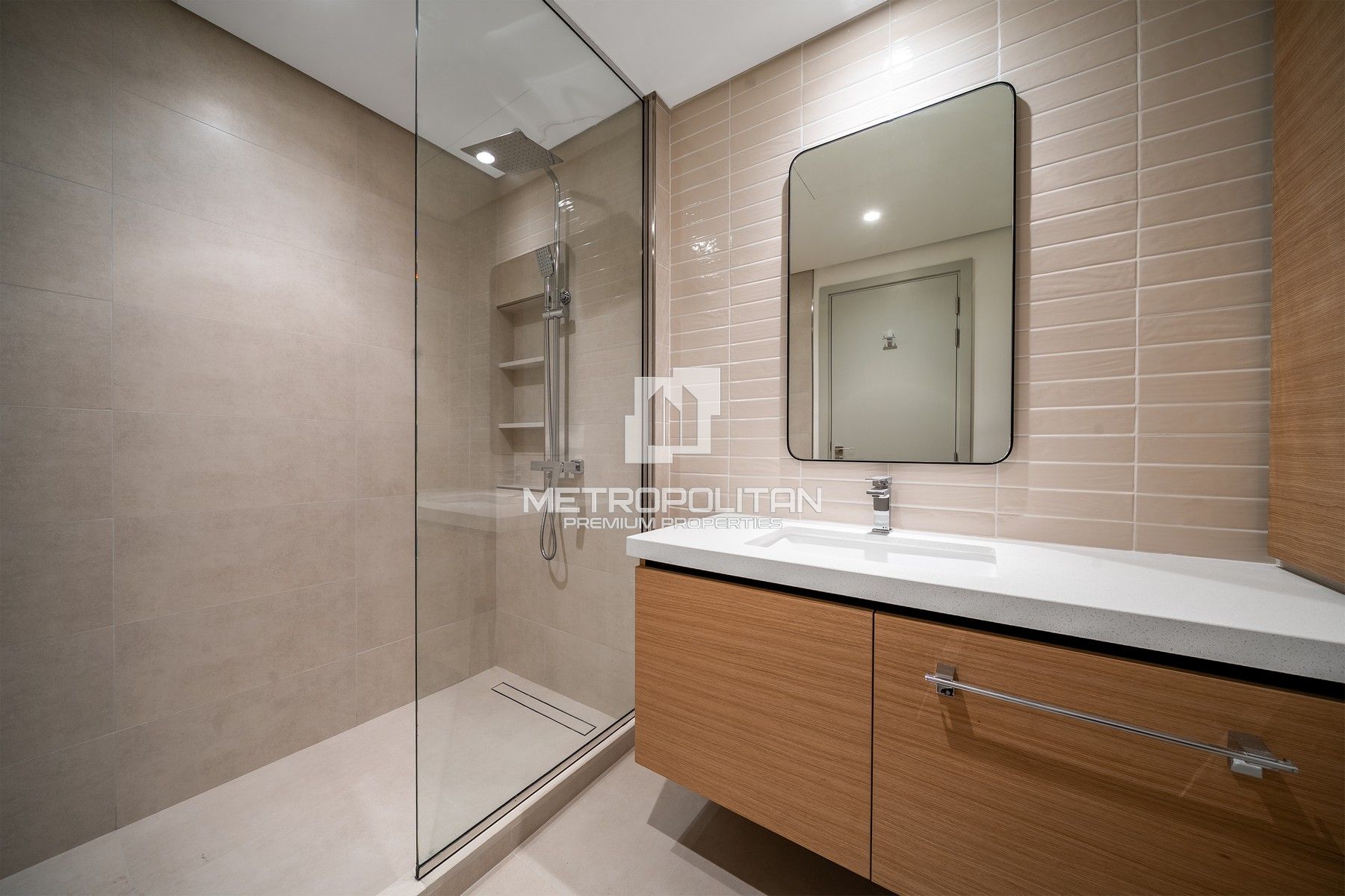 Spacious Corner Layout | Vacant Now| High Floor