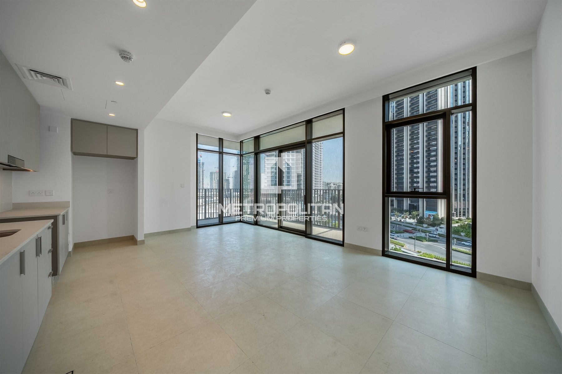 Spacious Corner Layout | Vacant Now| High Floor