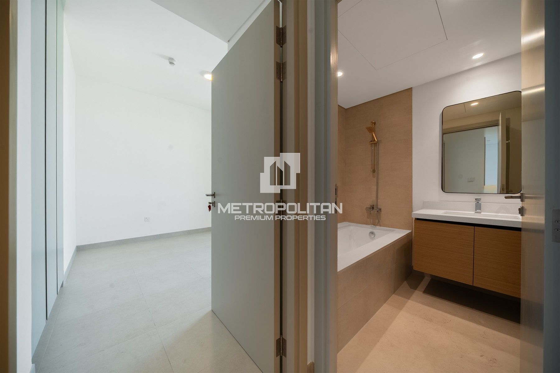 Spacious Corner Layout | Vacant Now| High Floor