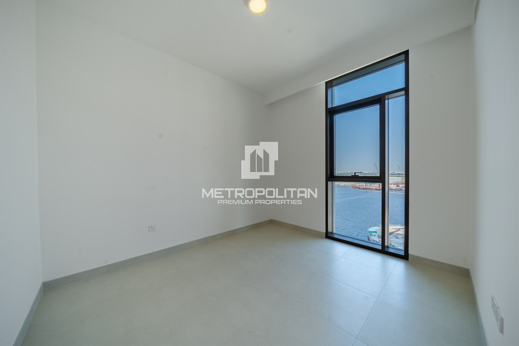 Spacious Corner Layout | Vacant Now| High Floor