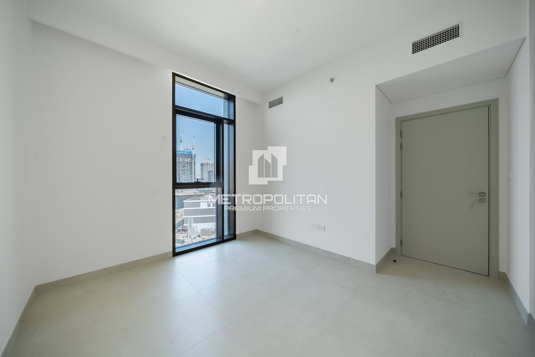 Spacious Corner Layout | Vacant Now| High Floor