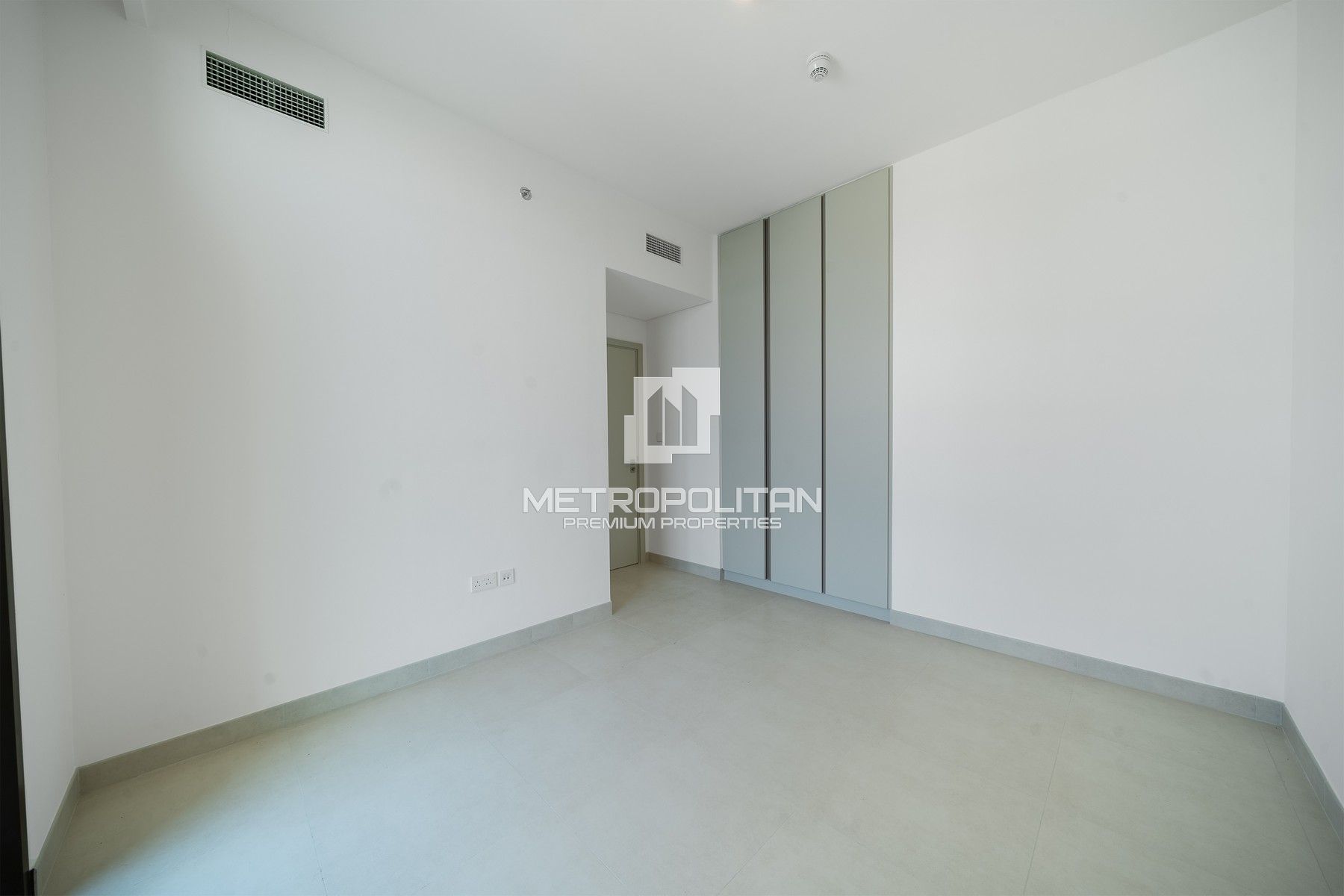 Spacious Corner Layout | Vacant Now| High Floor