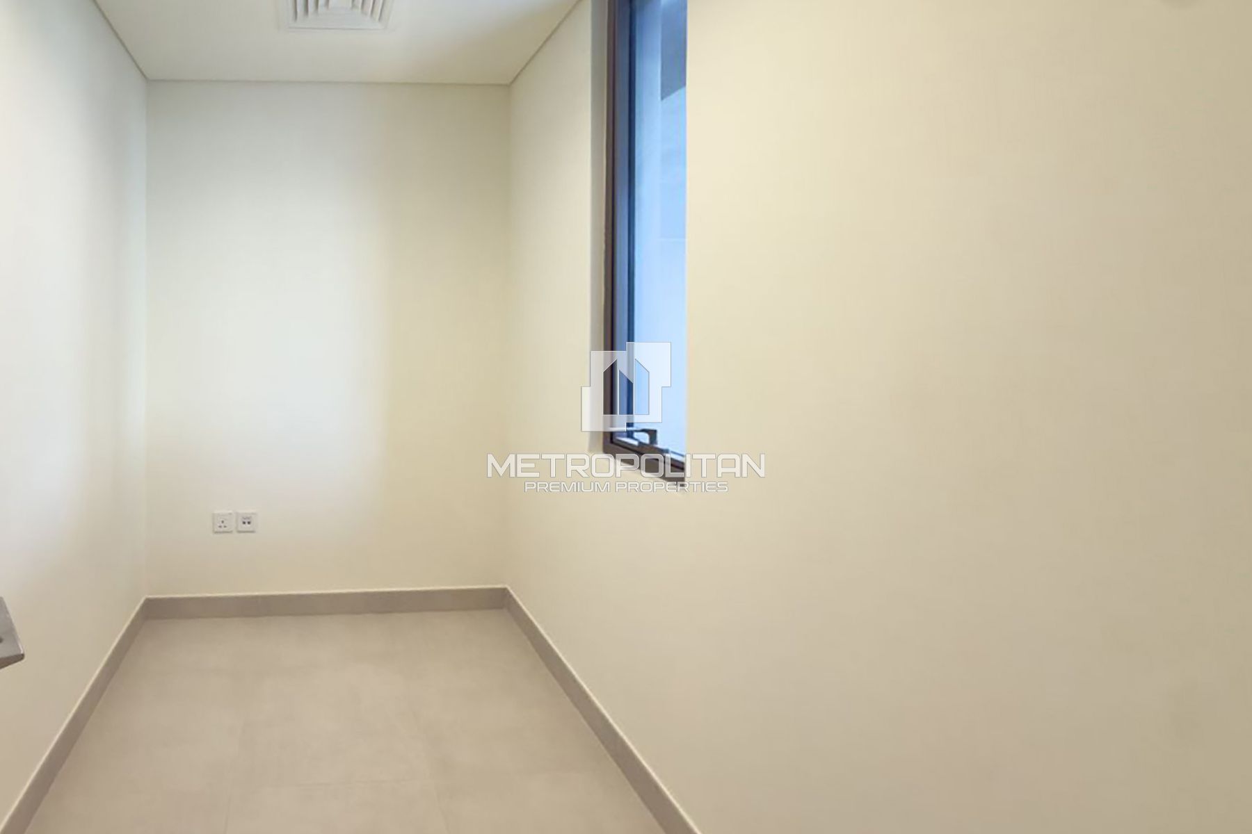 Spacious 4 BED | Corner Townhouse | Brand New
