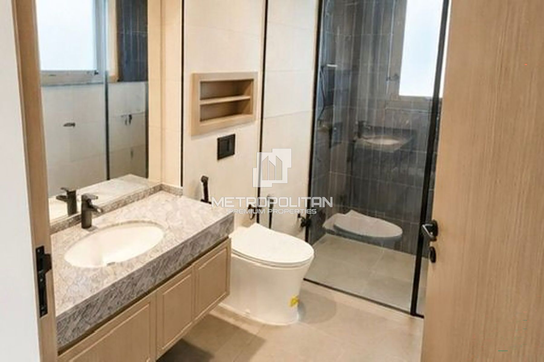 6BR+M | Corner Unit | Vast Layout | Near Amenities