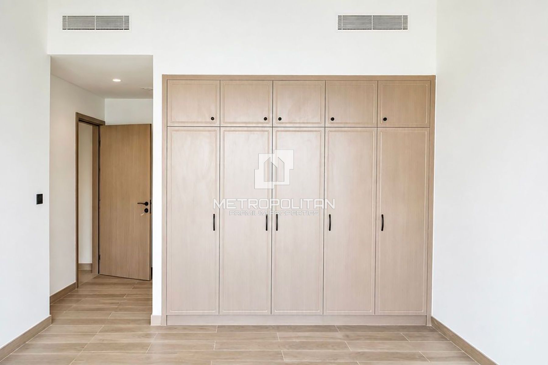 6BR+M | Corner Unit | Vast Layout | Near Amenities