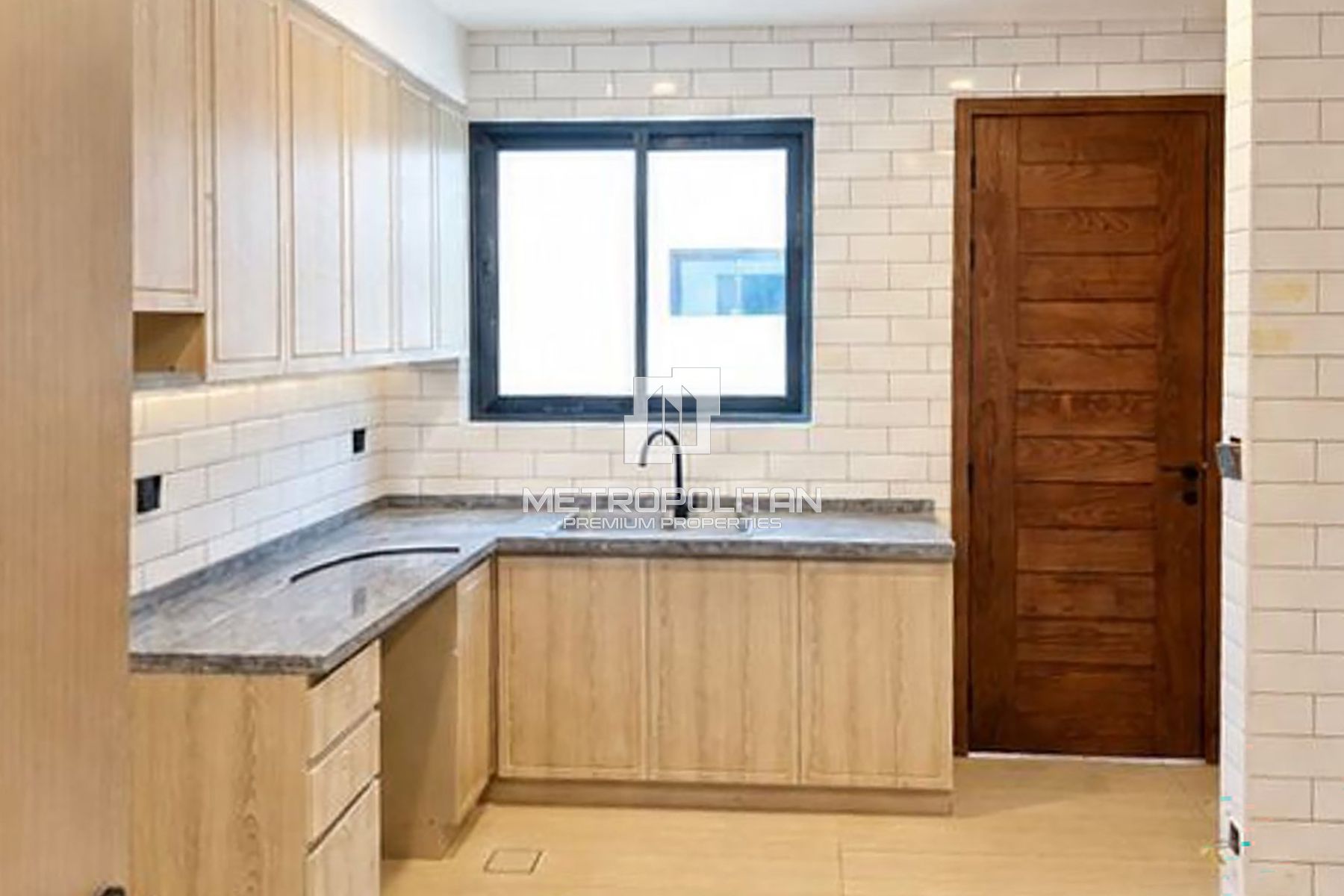 6BR+M | Corner Unit | Vast Layout | Near Amenities