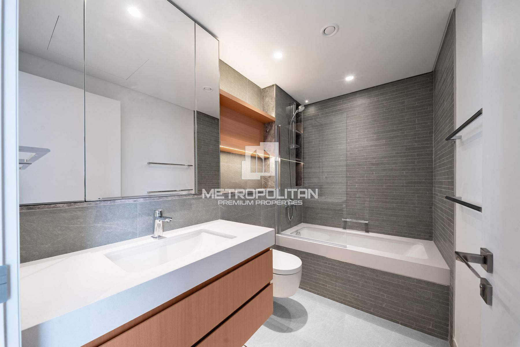 Low Floor | Fully Equipped Kitchen | Ready Now