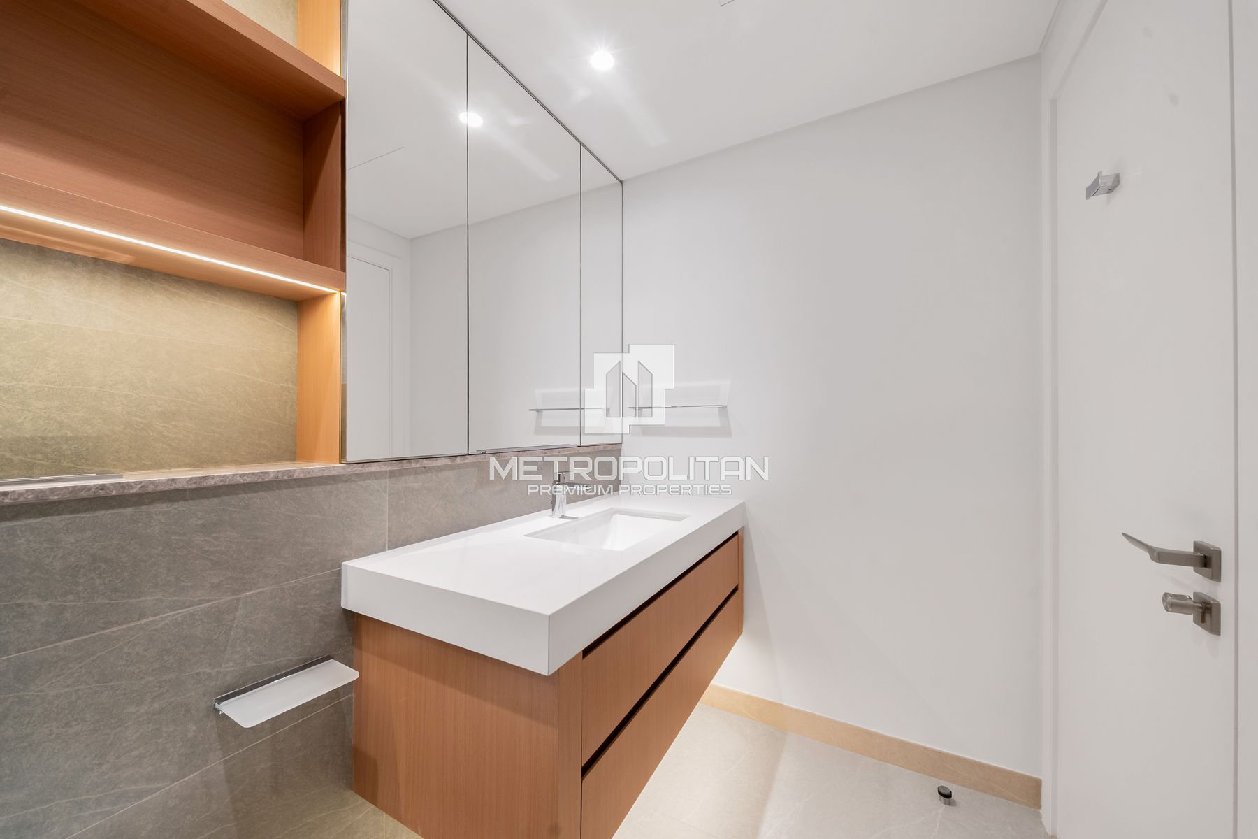 Low Floor | Fully Equipped Kitchen | Ready Now