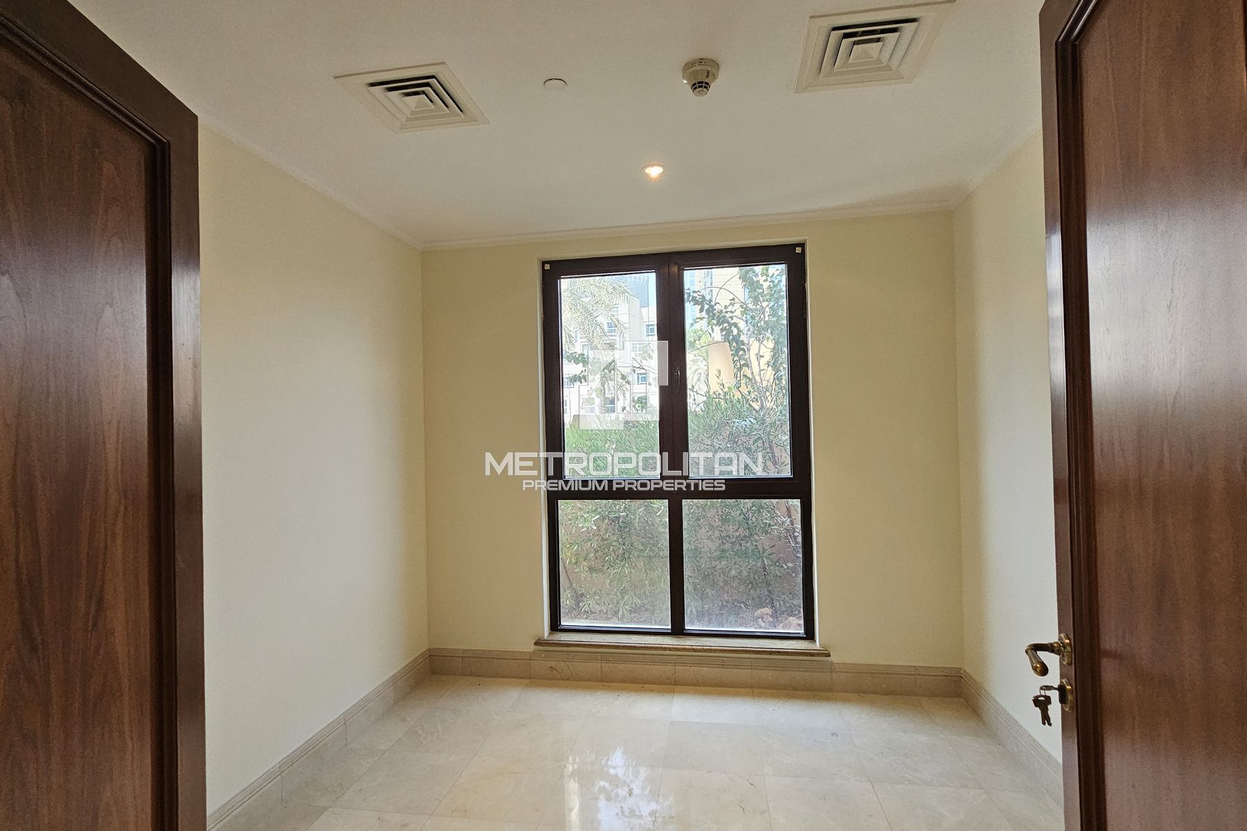 Study Room | Huge Private Garden | Bright Layout