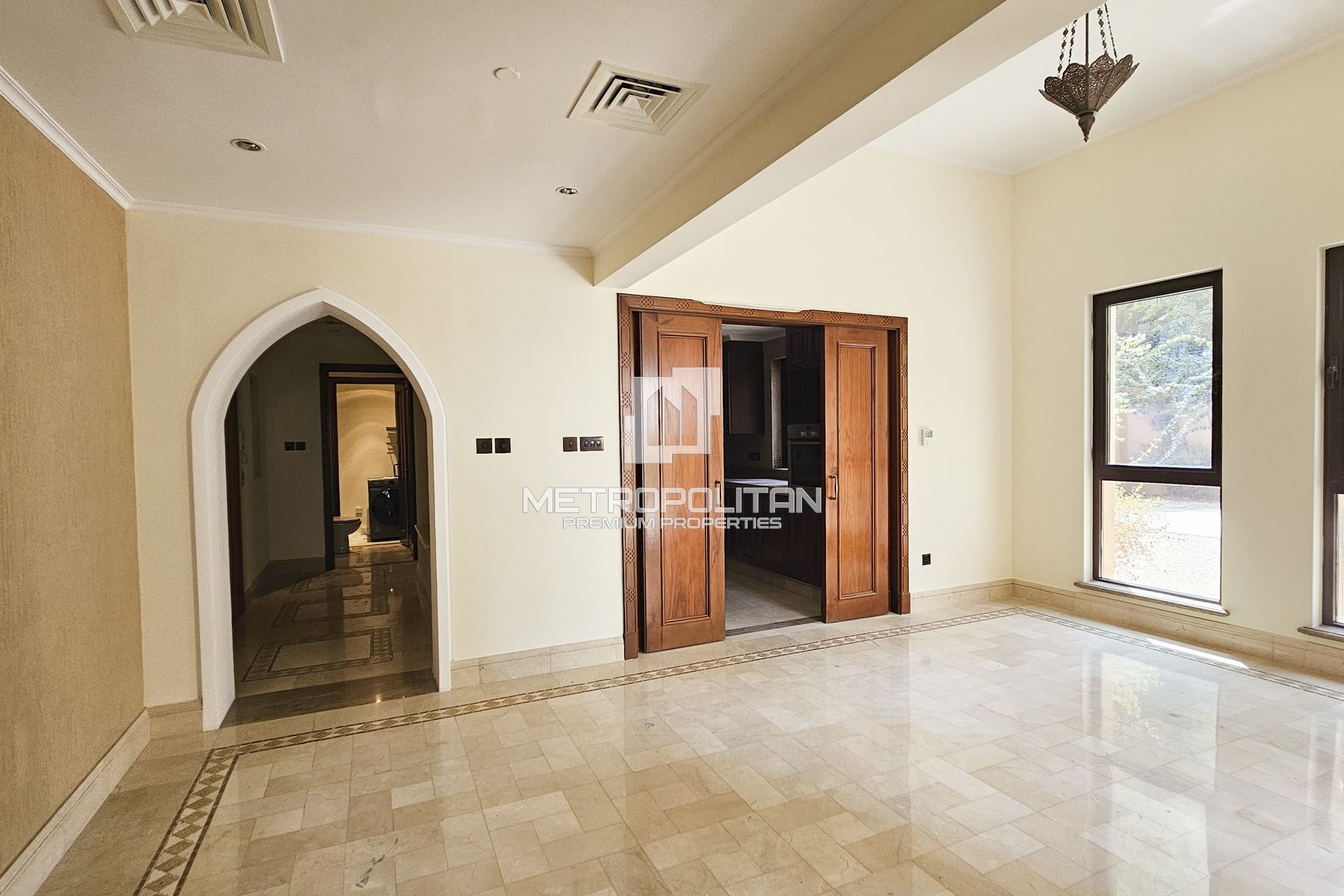 Study Room | Huge Private Garden | Bright Layout