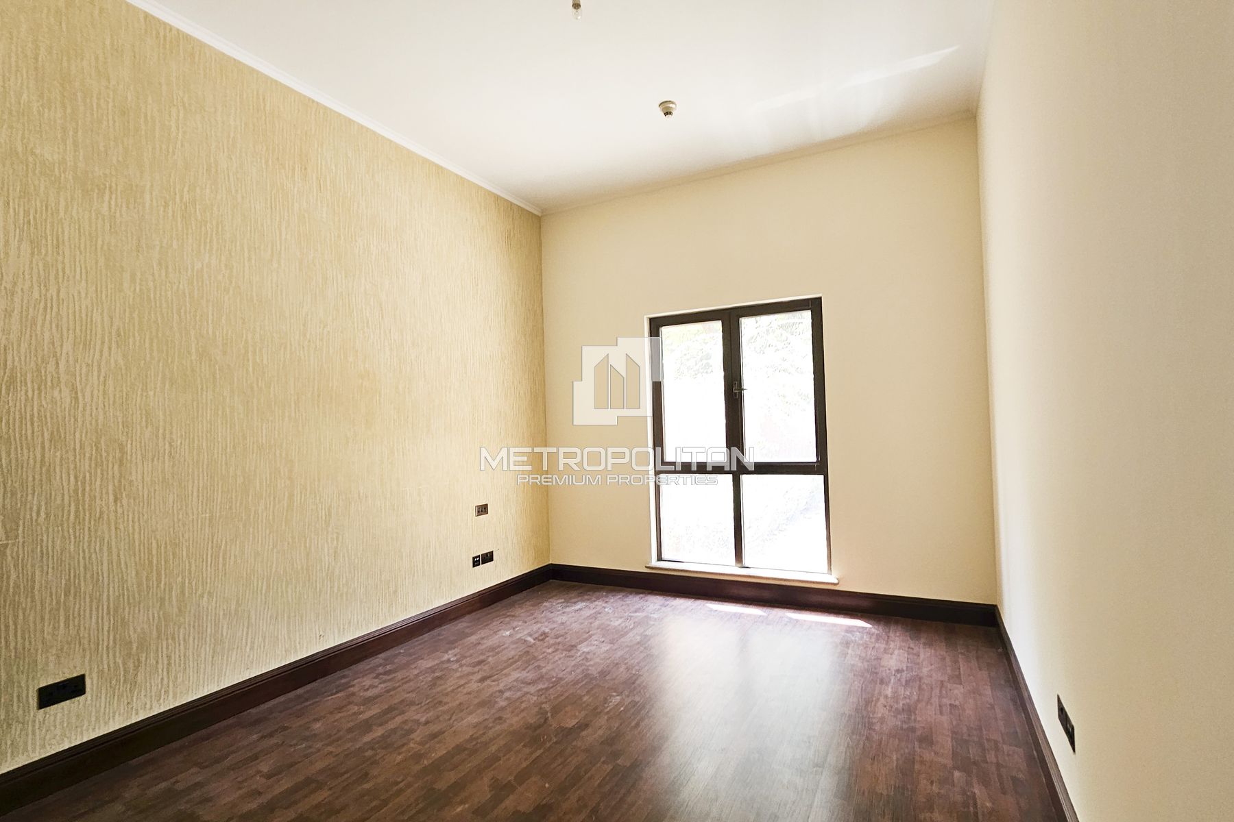 Study Room | Huge Private Garden | Bright Layout