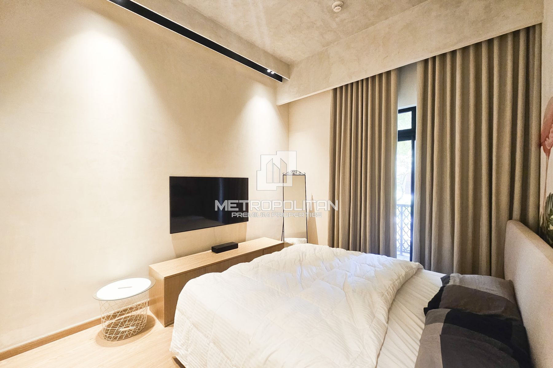 Private Corner Garden | Upgraded | Area Specialist
