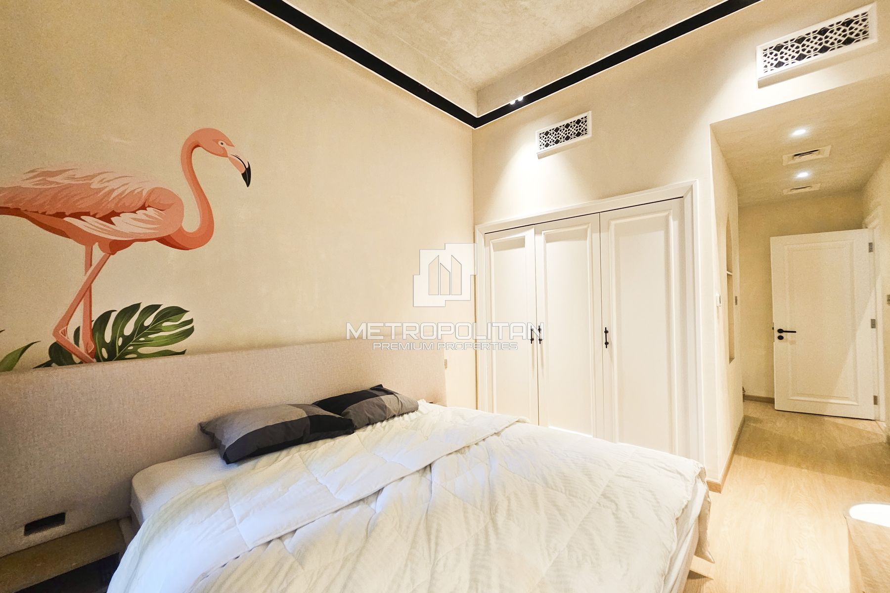 Private Corner Garden | Upgraded | Area Specialist