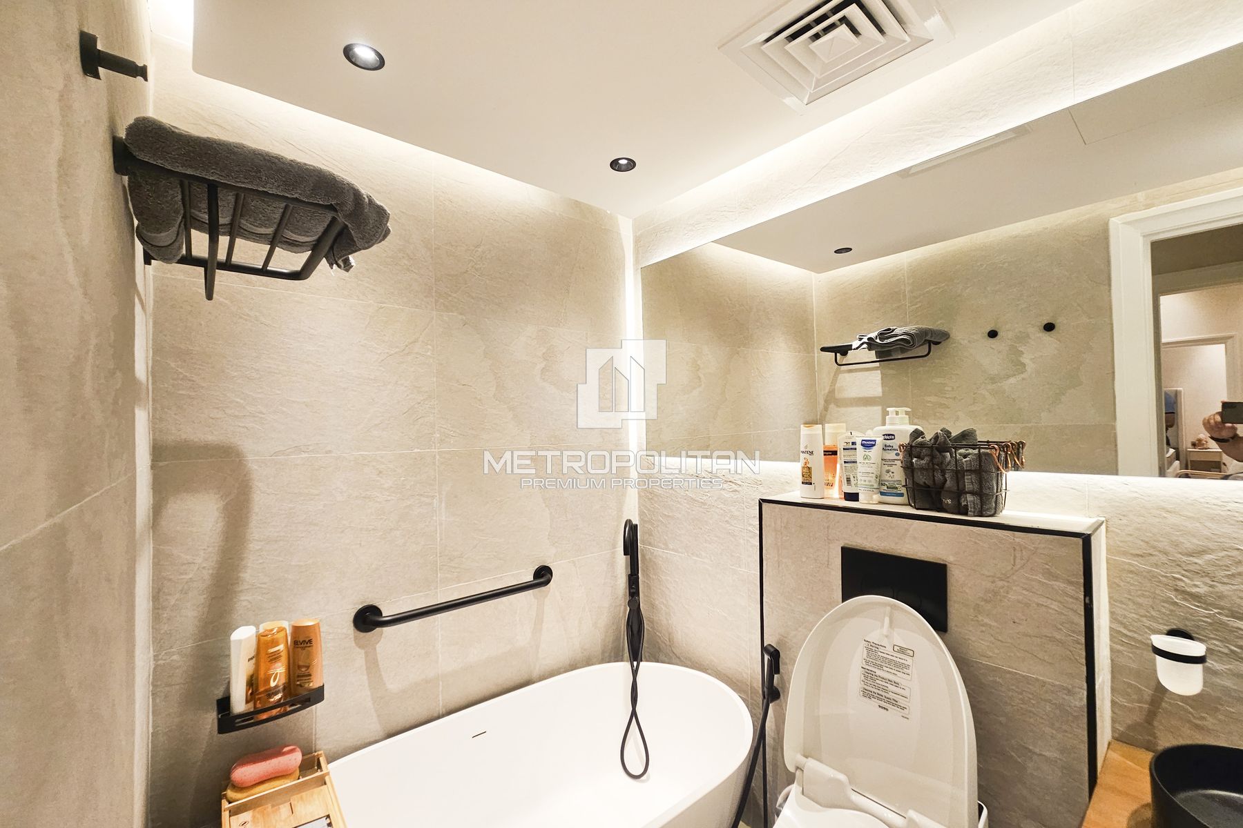 Private Corner Garden | Upgraded | Area Specialist