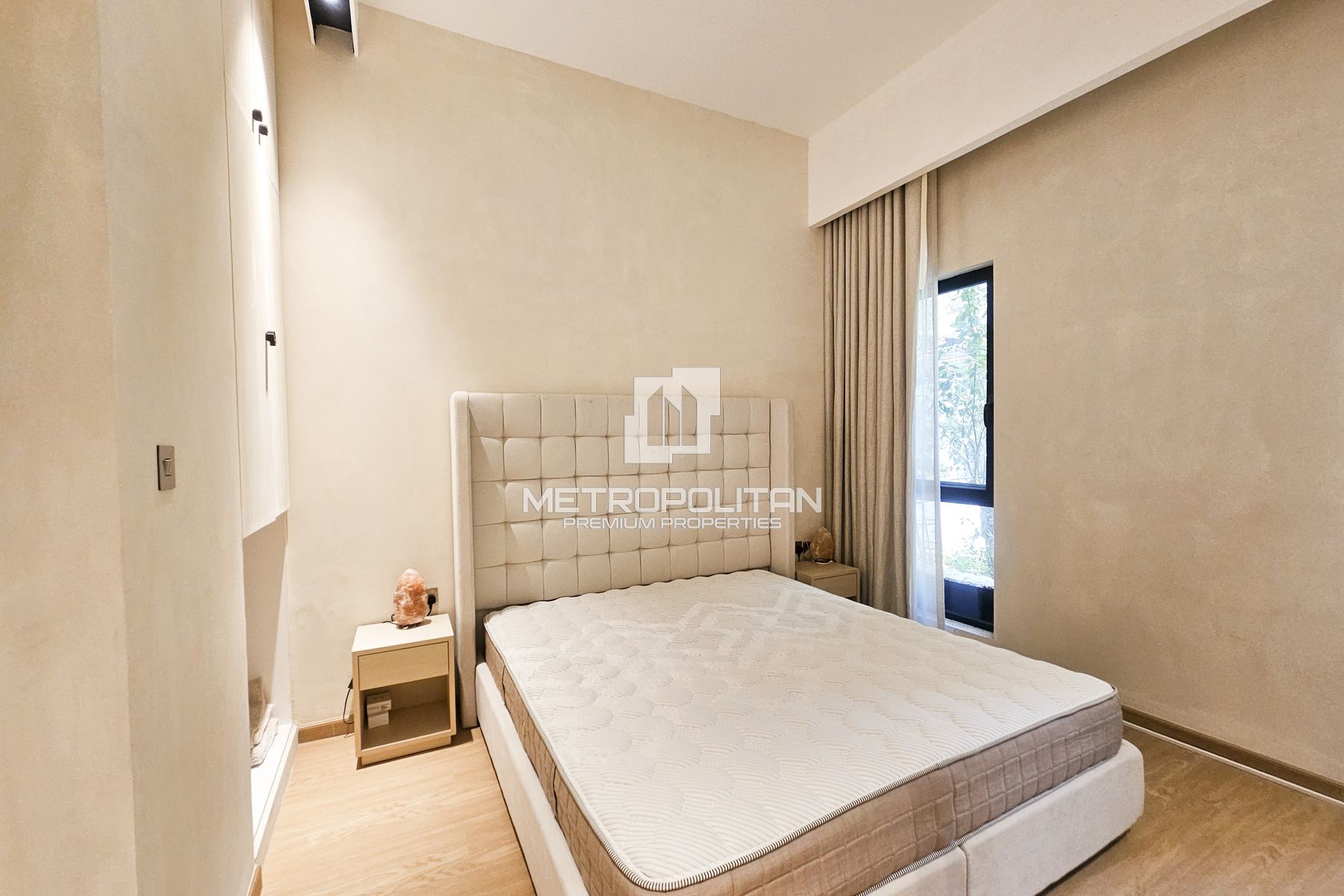 Private Corner Garden | Upgraded | Area Specialist