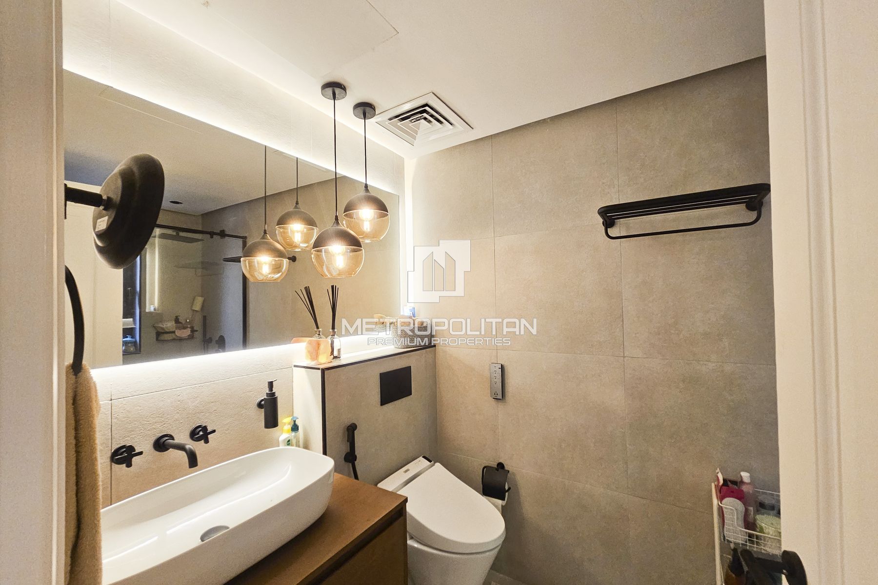 Private Corner Garden | Upgraded | Area Specialist