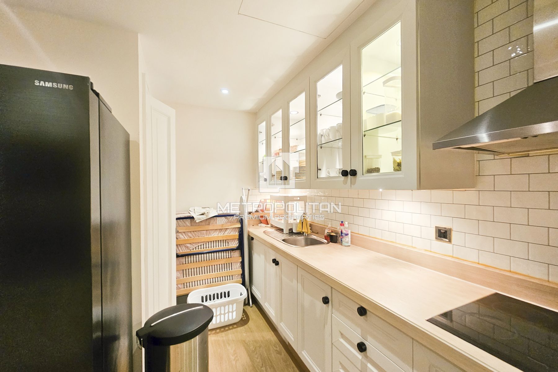 Private Corner Garden | Upgraded | Area Specialist