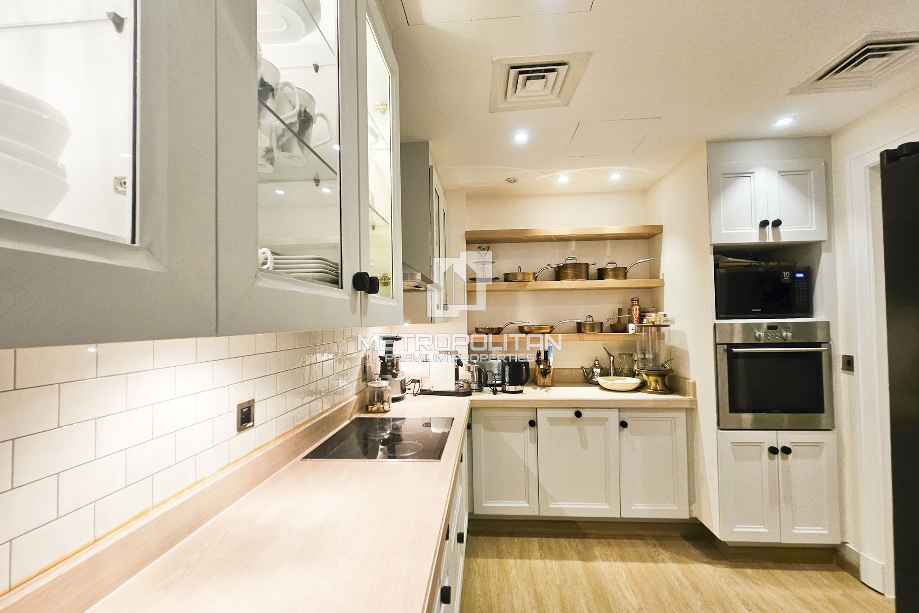 Private Corner Garden | Upgraded | Area Specialist