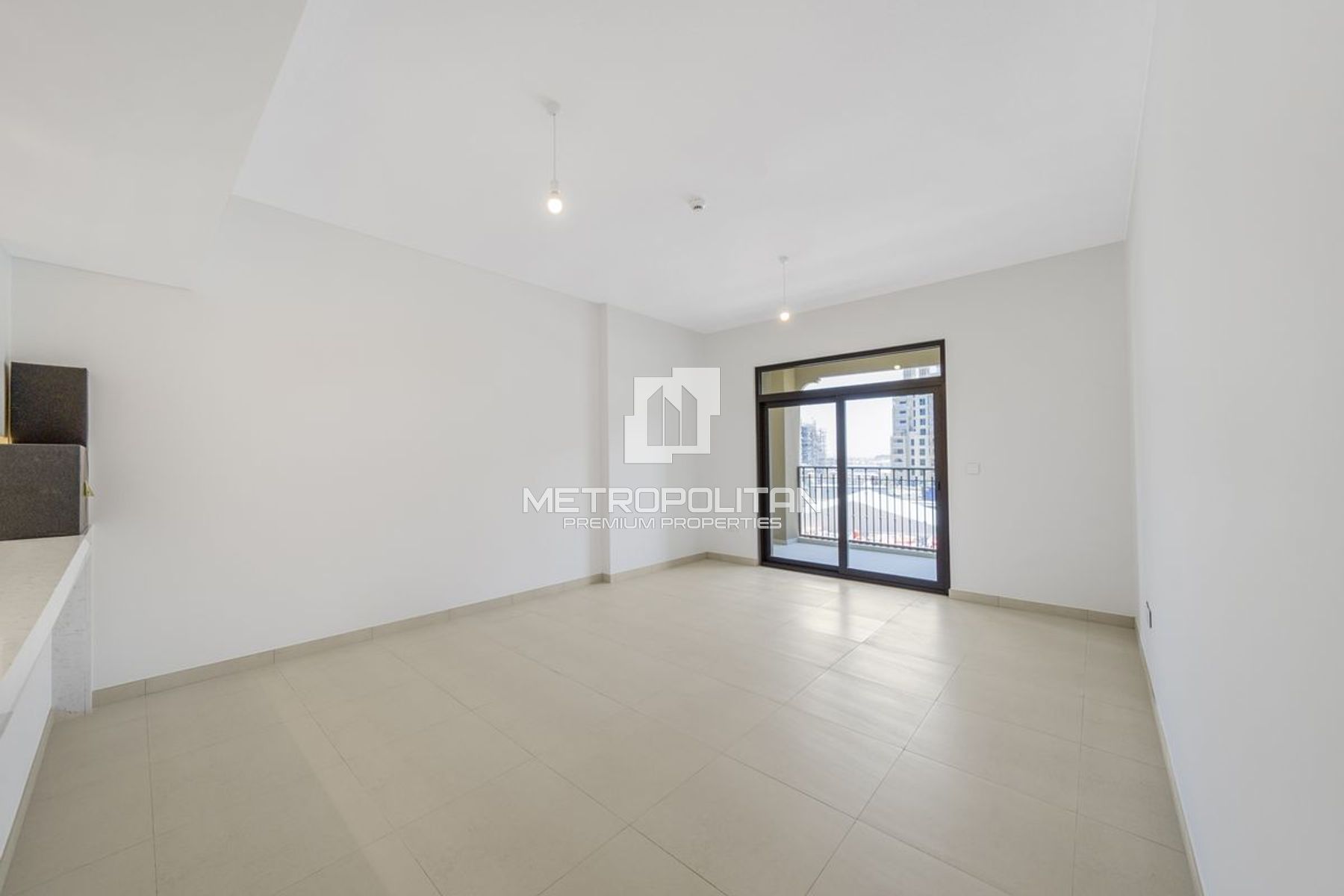 Spacious Layout | Unfurnished | Vacant October, 19