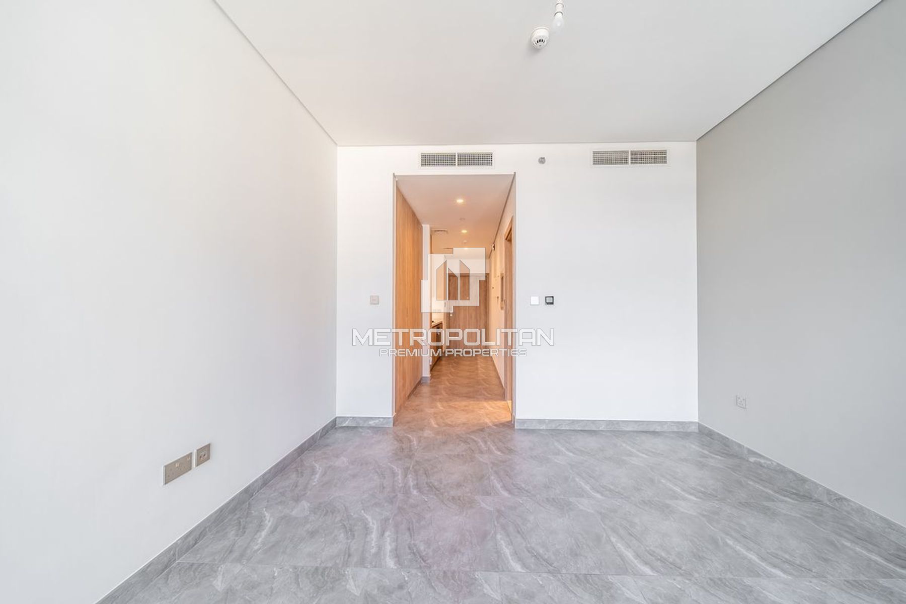 Brand New Studio | Available Now | Canal View