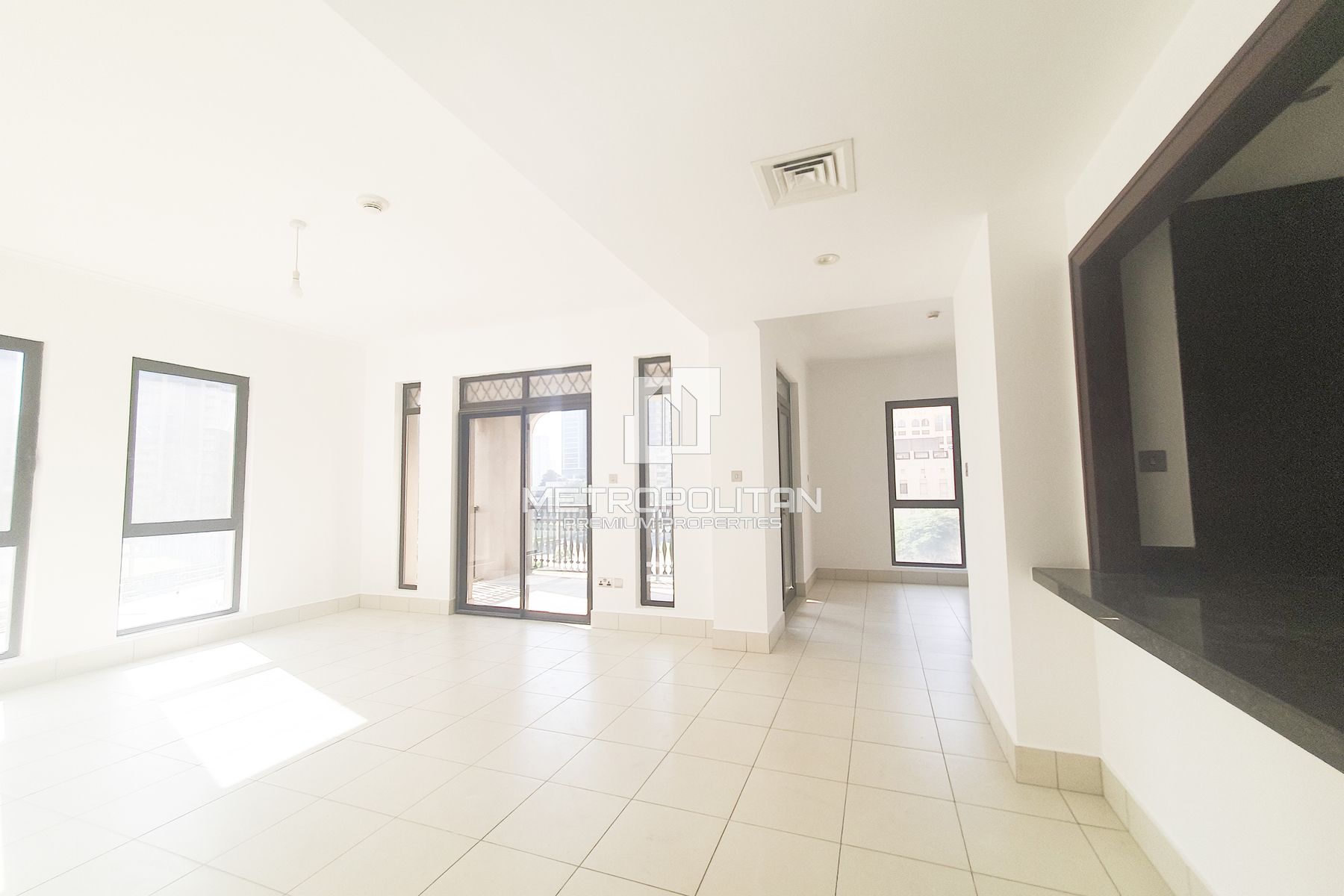 Vacant | Study Room | Spacious Living | Low Floor