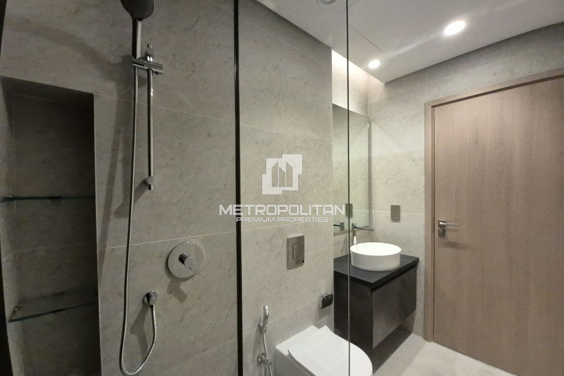 High-Floor Studio |Spectacular Water Views |Vacant